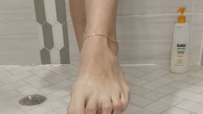 Sexy shower soles and toes