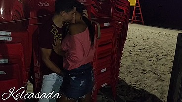 Fui conhecer um solteiro num barzinho, de lá fomos dar uma volta na praia e eu acabei fazendo um boquete