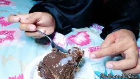 Wild food porn fantasy. Eating my cake with cum topping.