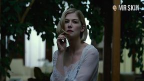 Sexy and hot actress Rosamund Pike actually doesn't mind being nude on cam