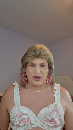 Sexed up sissy penis lover Vicki