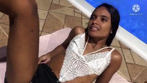 novinha safada seduzindo 2 tiozao falou q nos dois nao aguentava com ela nos mostramos a ela q panela velha q faz comida boa