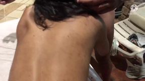 novinha safada seduzindo 2 tiozao falou q nos dois nao aguentava com ela nos mostramos a ela q panela velha q faz comida boa