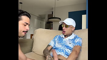 O CUZINHO DELE FICOU MOLHADINHO IGUAL BUCETA DE TANTO LEVAR ROLA (COMPLETO)