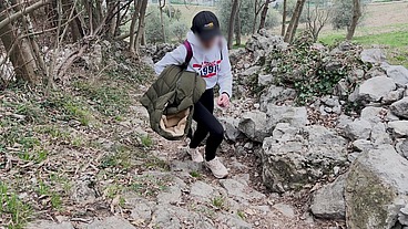 Lara Manara scopata in montagna
