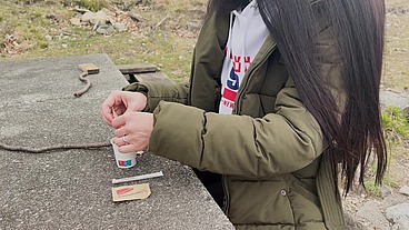 Lara Manara scopata in montagna