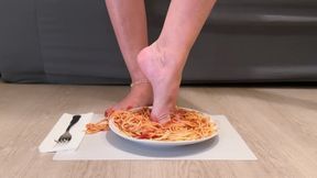 SPAGHETTI WITH TOMATO SAUCE