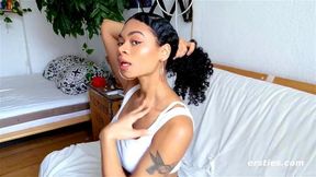 Beautiful Jasmine Works Her Hole With the Vibrator