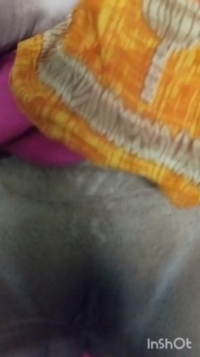 Indian desi wife full sex bhabhi ka chut mein pani daal   Clip 1