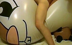 Giant inflatable toy humping cum
