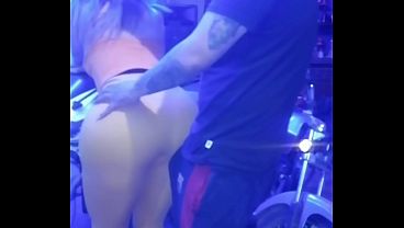 ESTA CHICA CUMPLIO MIS FANTASIAS SEXUALES Y SE PUSO EN TODAS LAS POSICIONES QUE LE ESTABA PIDIENDO MIENTRAS ME DECIA LAS COSAS RICAS QUE QUERIA QUE AMBOS CUMPLIERAMOS EN NUESTRA SESION DE PLACER