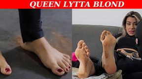 Queen Lytta Blond - Dirty feet EP 4 - Sexy Lytta makes her Slave lick her dirty feet after walking on dirt - FOOT WORSHIP - DIRTY FEET - FOOT DOMINATION - FOOT HUMILIATION - SOLES - TOE SUCK - FEMDOM - DIRT - (720p)