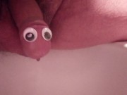 Bizzarre pissing. This Dick has got big  eyes!!!