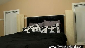 Gay sex free sample video Muscled daddy Collin loves to get a lil'_