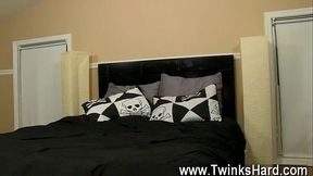 Gay sex free sample video Muscled daddy Collin loves to get a lil'_