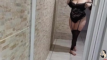 Lays Lopes - The amateur maid gets excited about the house