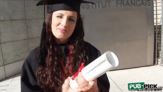 Slut takes a big facial after graduation