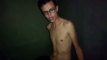 FODENDO COM O NERD NO ESCURO