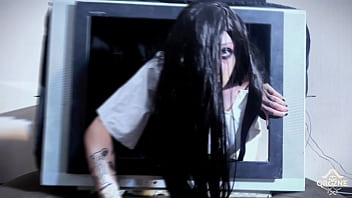 WHEN THE GHOST GIRL IS MORE HOT THAN SCARY ft. Amberzinha [FREE SCENE]