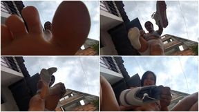 smell my stinky feet