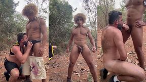 putos dotados fudendo no acampamento