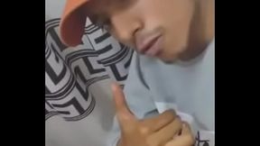 Colombiano masturbandose