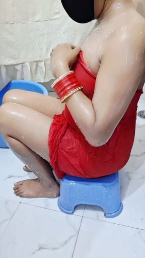 Indian Hot Bhabhi Bathing Video