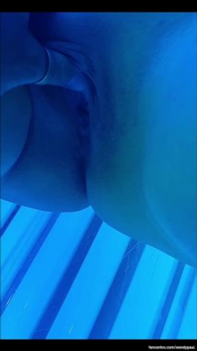 Squirting & BJ onder de zonnebank 💦🍆