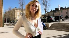 ”Elisa, 26 years old, realtor, an incredible anatomical bomb!”