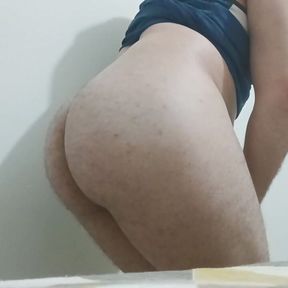 I love showing off my hot ass on the internet