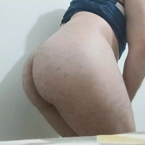 I love showing off my hot ass on the internet