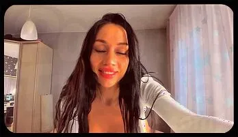 Busty Fit Babe Shows Off Her Curves and Sensual Moves