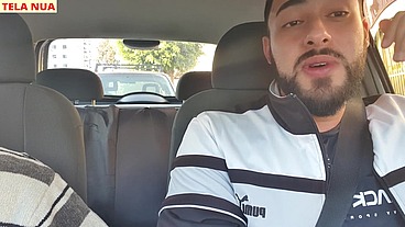 FUI PEGAR MINHA AMIGA QUE CHEGOU DE VIAGEM ACREDITA QUE ELA JÁ VEIO SEM CALCINHA PRA MIM PROVOCAR DENTRO DO CARRO!