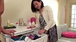 Hot Japanese COUGAR gives a sultry cam show