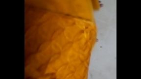 चुत मे उगली2