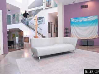 Gal Richie Squirts While Being Worshiped By two BBC Kings