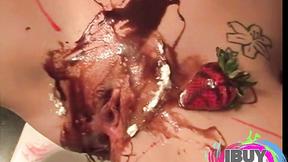 ”jamie spice with lesbian friend eating pussy with cream & straberry”