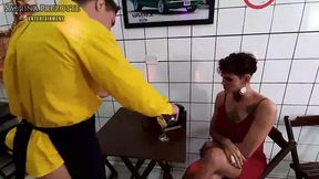 the waiter, o garcom... quem nunca sonhou em fuder em um bar? nessa nova historinha sabrina prezotte fode deliciosamente o garcom derick em seu local de trabalho, dando uma deliciosa gor