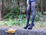 女装ヒールでぬいぐるみを踏み潰す クラッシュフェチ 脚フェチ crush fetish crossdresser trampling heels