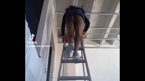 Trabajando en la obra de construcci&oacute_n