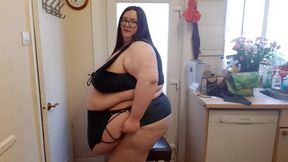 SSBBW tries on new bikinis fat belly ass
