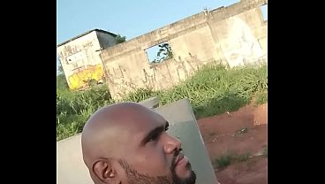 Sozinho na obra sempre bato uma escondido