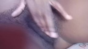 AMATEUR EBONY MILF PLEASURE CLIT BEFORE CUM