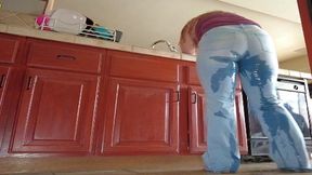 bella rossi stuck desperate to pee jeans pissing