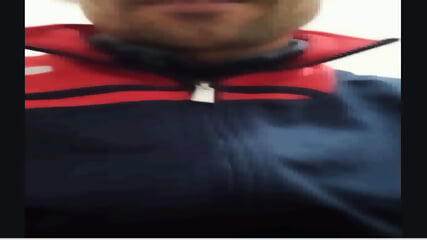 Marco Augusto  Quest'uomo si masturba davanti alla telecamera di fronte a una bambina di 10 anni