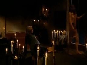 Monique van de Ven Turks Fruit