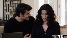 Hung IT guy gets summoned by a curvy Latina mom for laptop repair