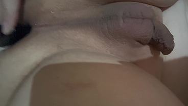 Helen destrói seu cuzinho até obter um sissygasm