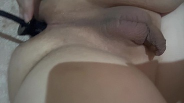 Helen destrói seu cuzinho até obter um sissygasm