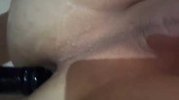 Helen destrói seu cuzinho até obter um sissygasm